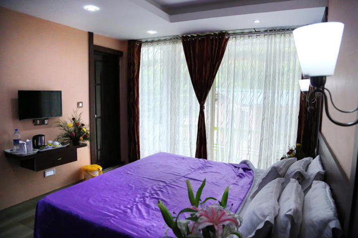 Munnar greenland cottage blooms luxury bedroom