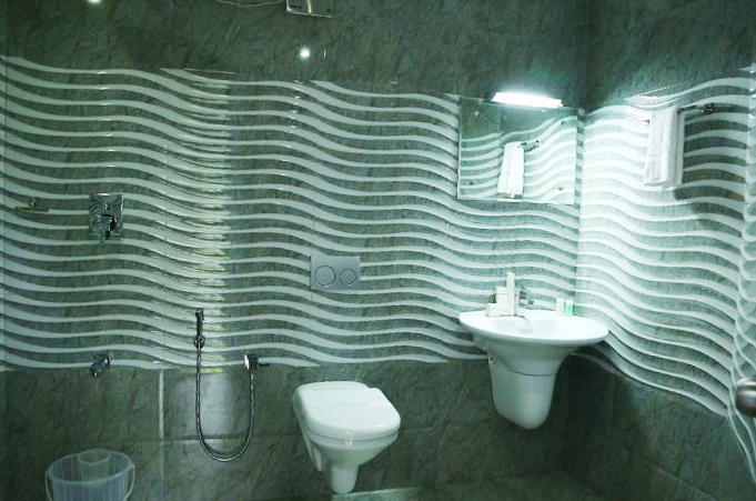 Greenland cottage munnar bathroom