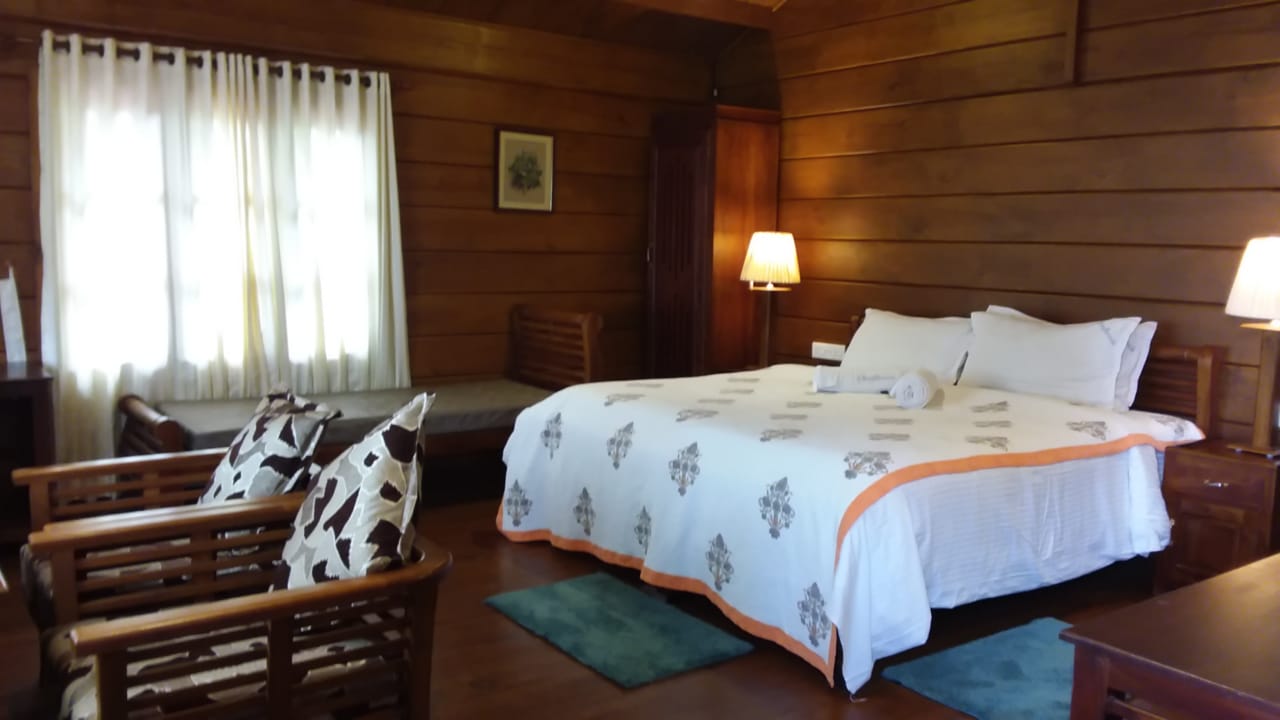 Munnar Ollivebrook Luxury Bedroom
