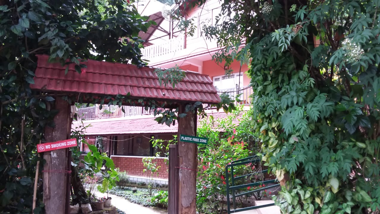 Munnar Ollivebrook private balcony