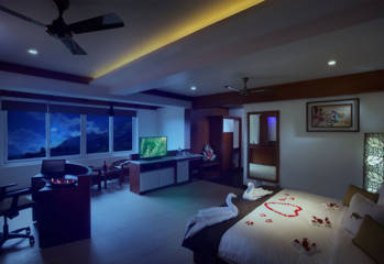 Munnar windy wood luxury hotel bedroom